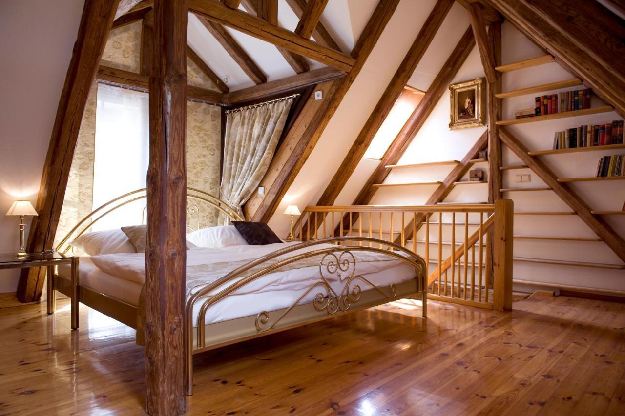 Goldgemaeuer Appartements Ochsenfurt Quarto foto